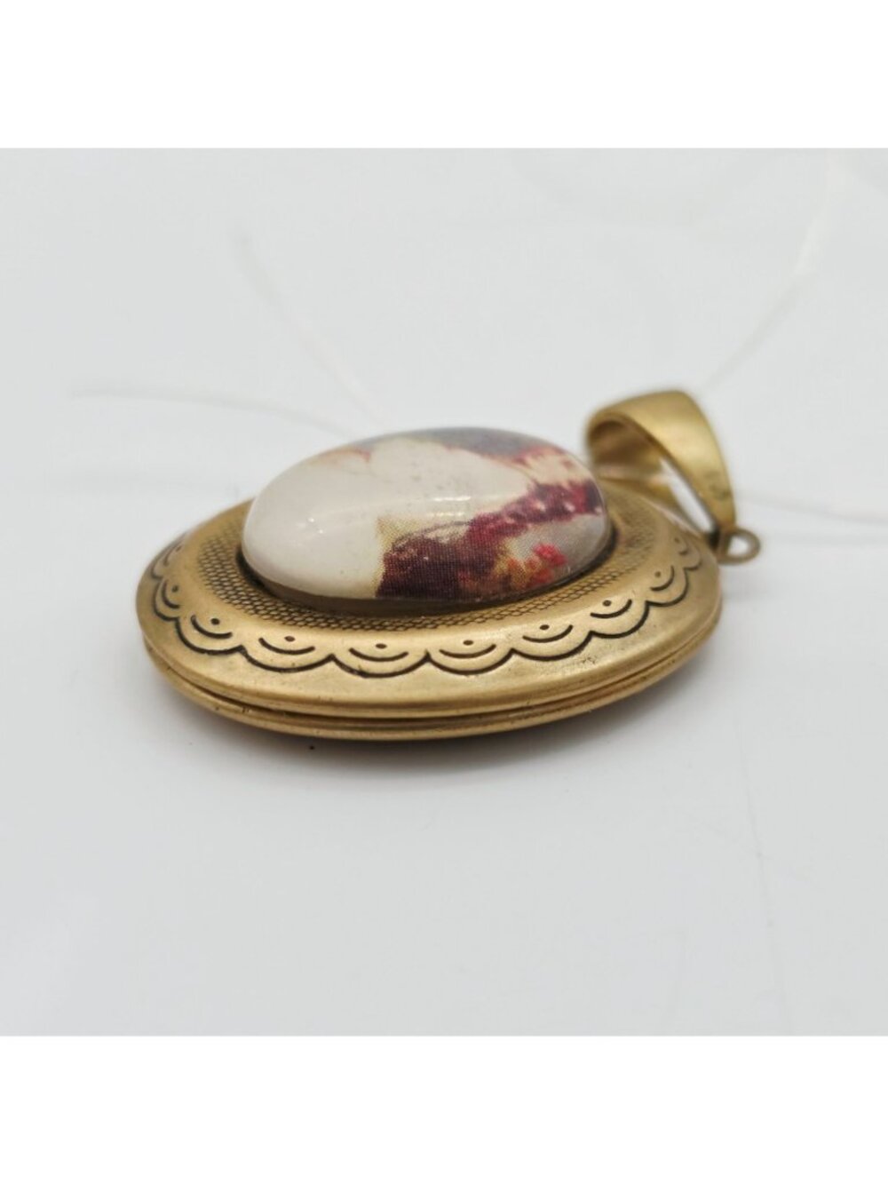 Vintage Antique Oval Brass Locket Pendant Victorian Portrait Insert Hinged - Picture 8 of 10